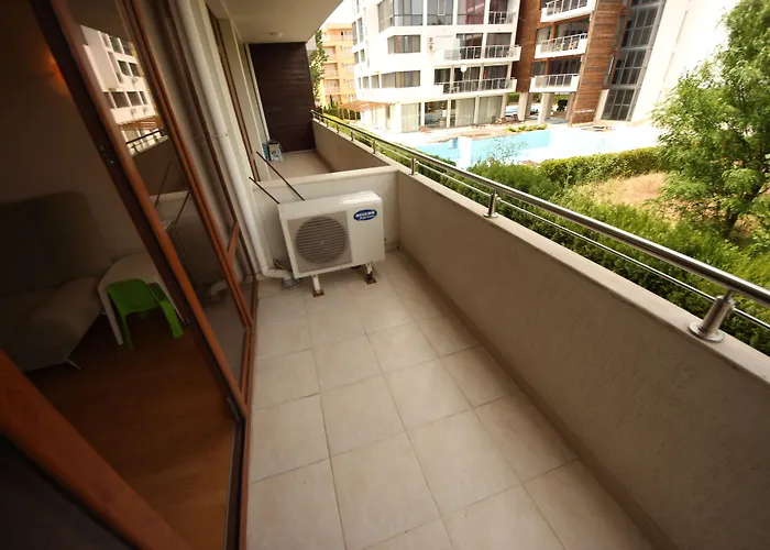 Eden - Menada ساني بيتش