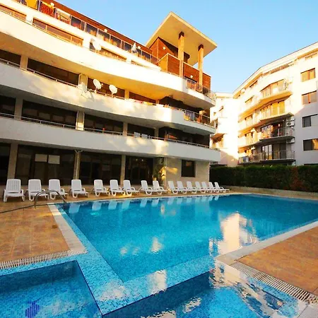 アパート Eden - Menada