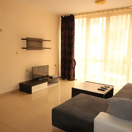 Eden - Menada サニービーチ